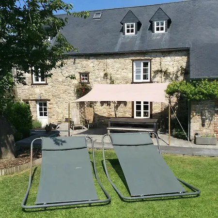 Maison De Charme Avec Piscine&jaccuzzi Couette-café Crupet